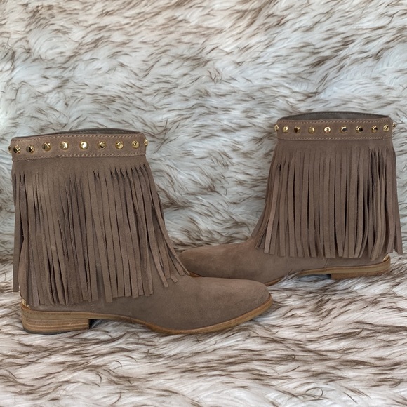 Michael Kors Billy Studded Fringe Suede Ankle Boots Tan Gold Western Size 6.5 - Picture 8 of 16